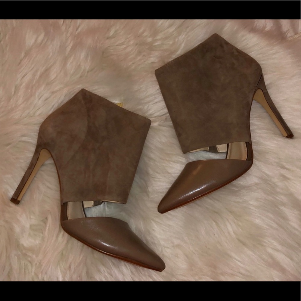 BANANA REPUBLIC Taupe Suede Heels - Picture 2 of 7